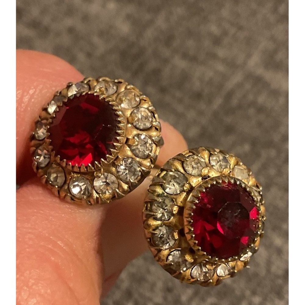 Vargas MFG Co glass "garnets" gold tone  screw back vintage earrings 1945 mark
